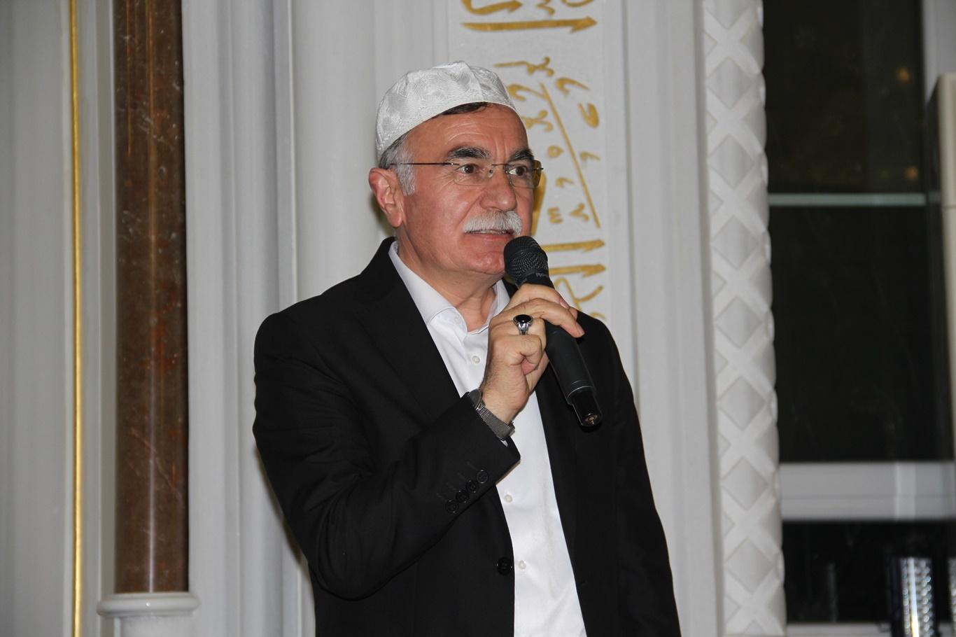"Müslüman bir toplumda aileyi zayıflatacak hususlardan kaçınmalıyız"